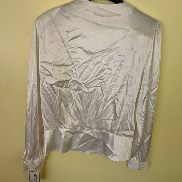 NICOLA White Satin Top with Pearl Accents Size 16 - Picture 9 of 9